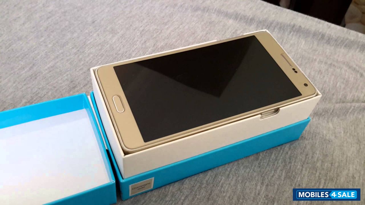 Gold Samsung Galaxy A7