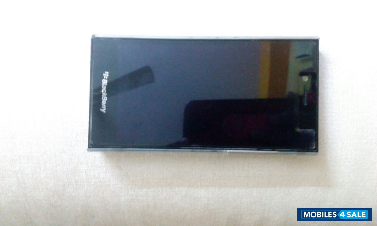 Black BlackBerry Leap