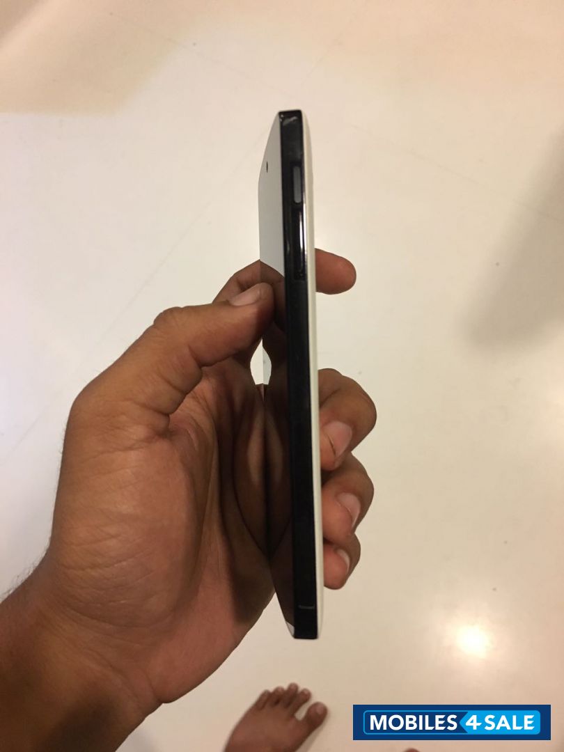 White Google Nexus 5