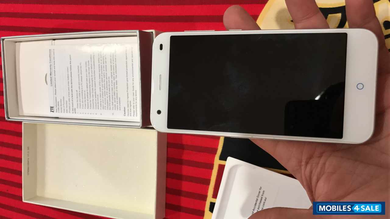 White ZTE Blade S6
