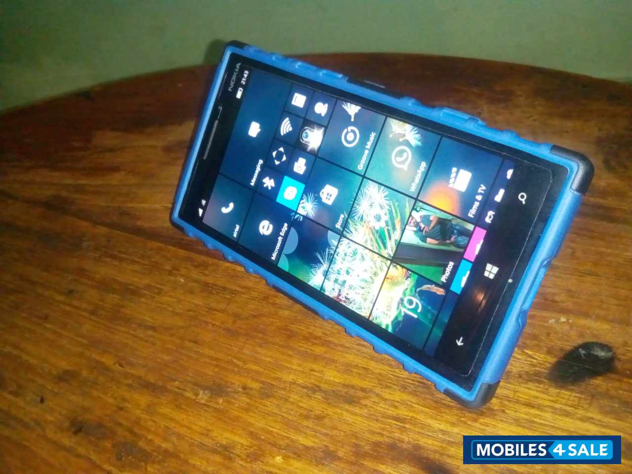 Black Nokia Lumia 930