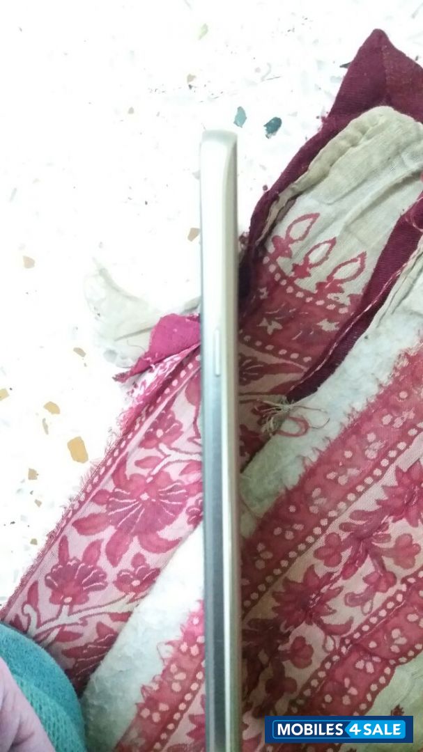 Gold Samsung Galaxy Note 5