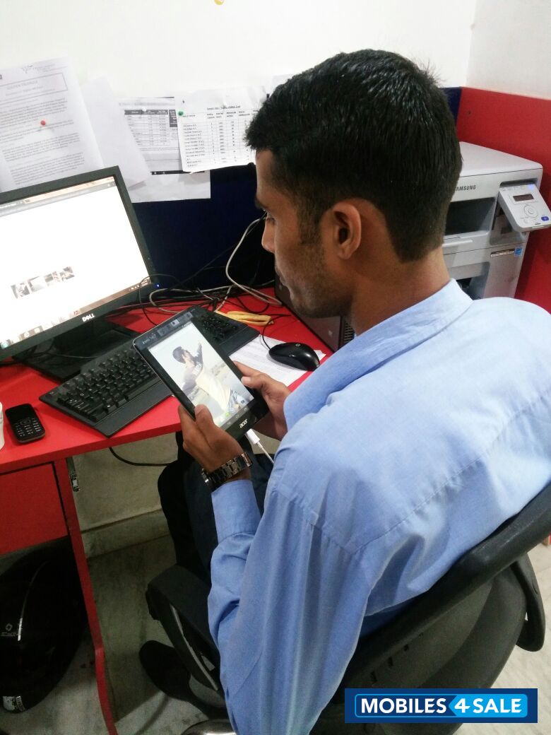 Silver Acer Iconia A1