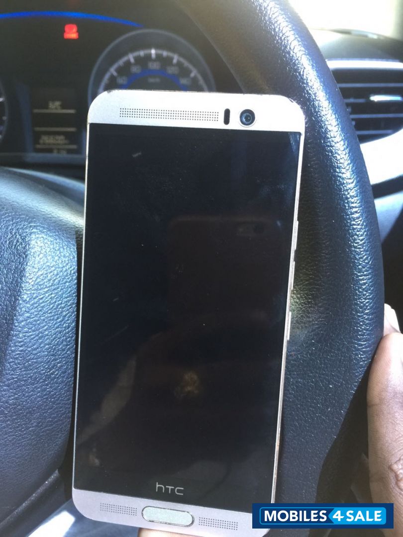 Gold HTC One M9 Plus