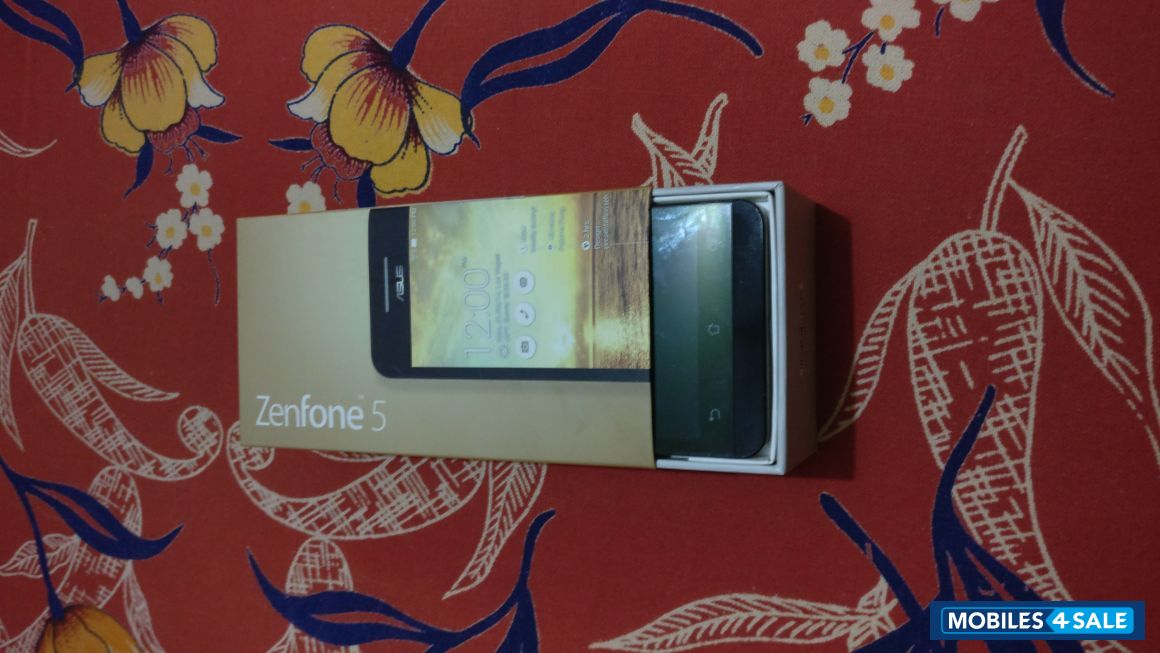 Black Asus ZenFone 5 LTE
