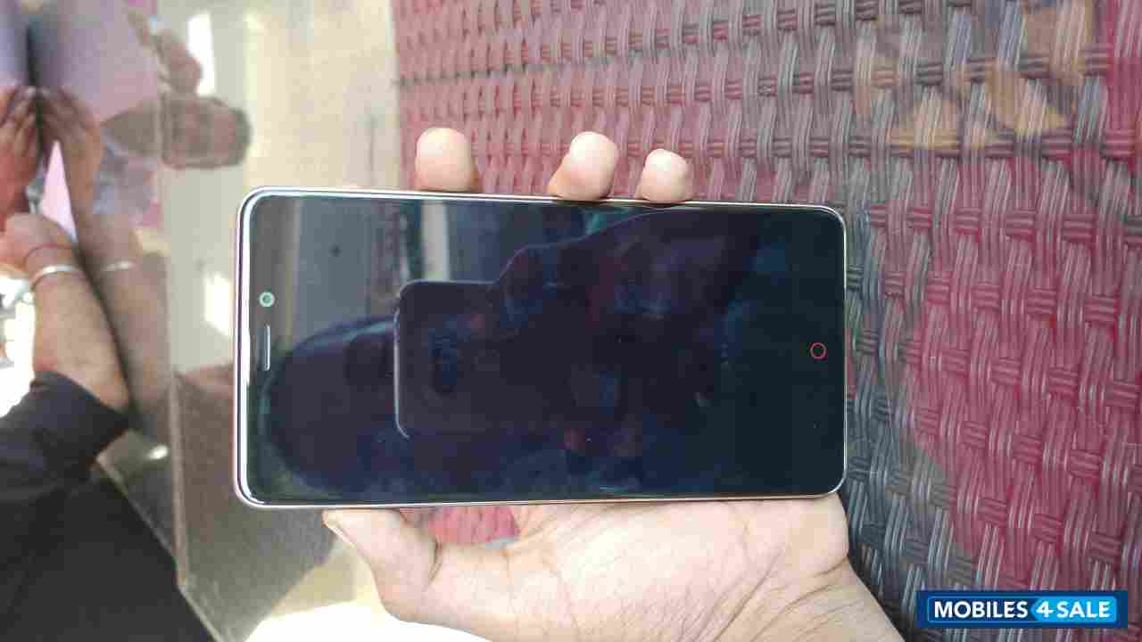 Black ZTE Nubia N1