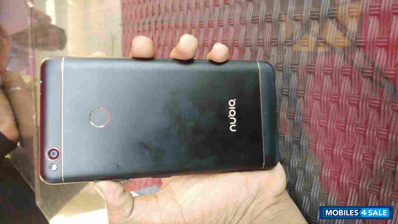 Black ZTE Nubia N1