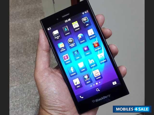 Black BlackBerry Z3
