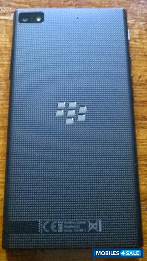 Black BlackBerry Z3