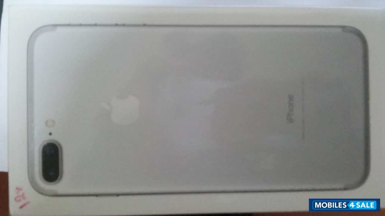 Silver Apple iPhone 7 Plus