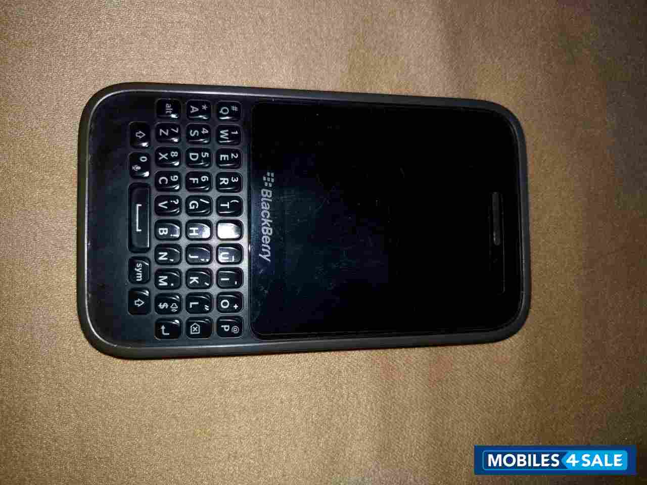 Black BlackBerry Q5