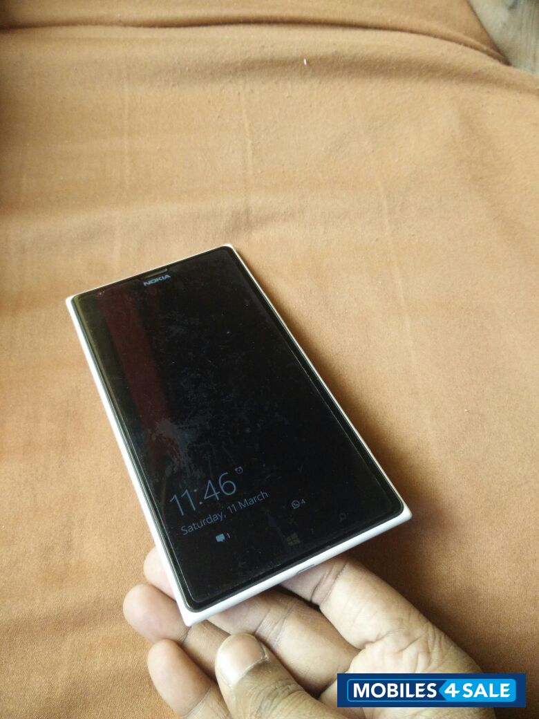 White Nokia Lumia 1520