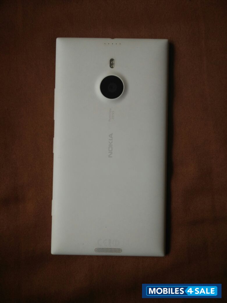 White Nokia Lumia 1520