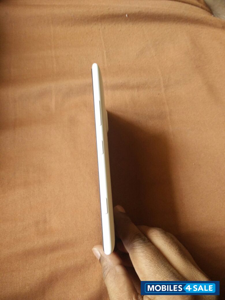 White Nokia Lumia 1520