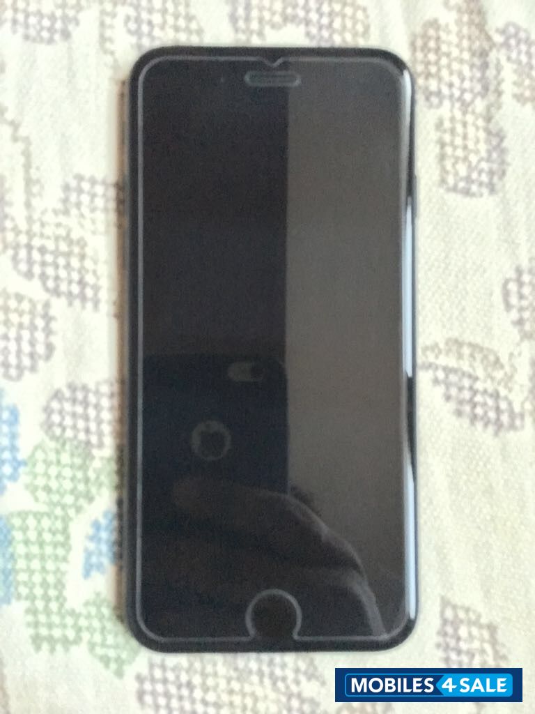 Black Apple iPhone 7