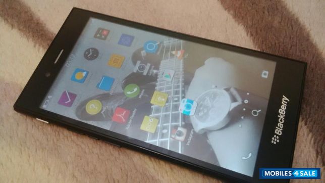 Black BlackBerry Z3