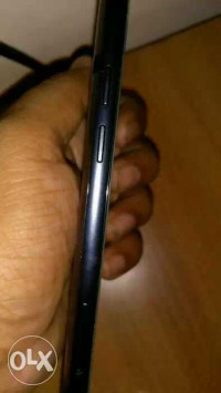 Black Samsung Galaxy A7 2017