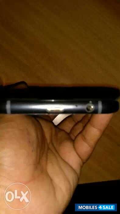 Black Samsung Galaxy A7 2017