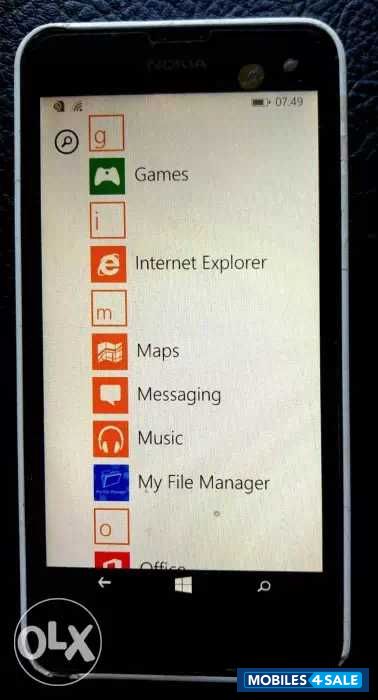 White Nokia Lumia 720