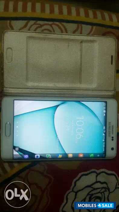 White Samsung Galaxy Note Edge