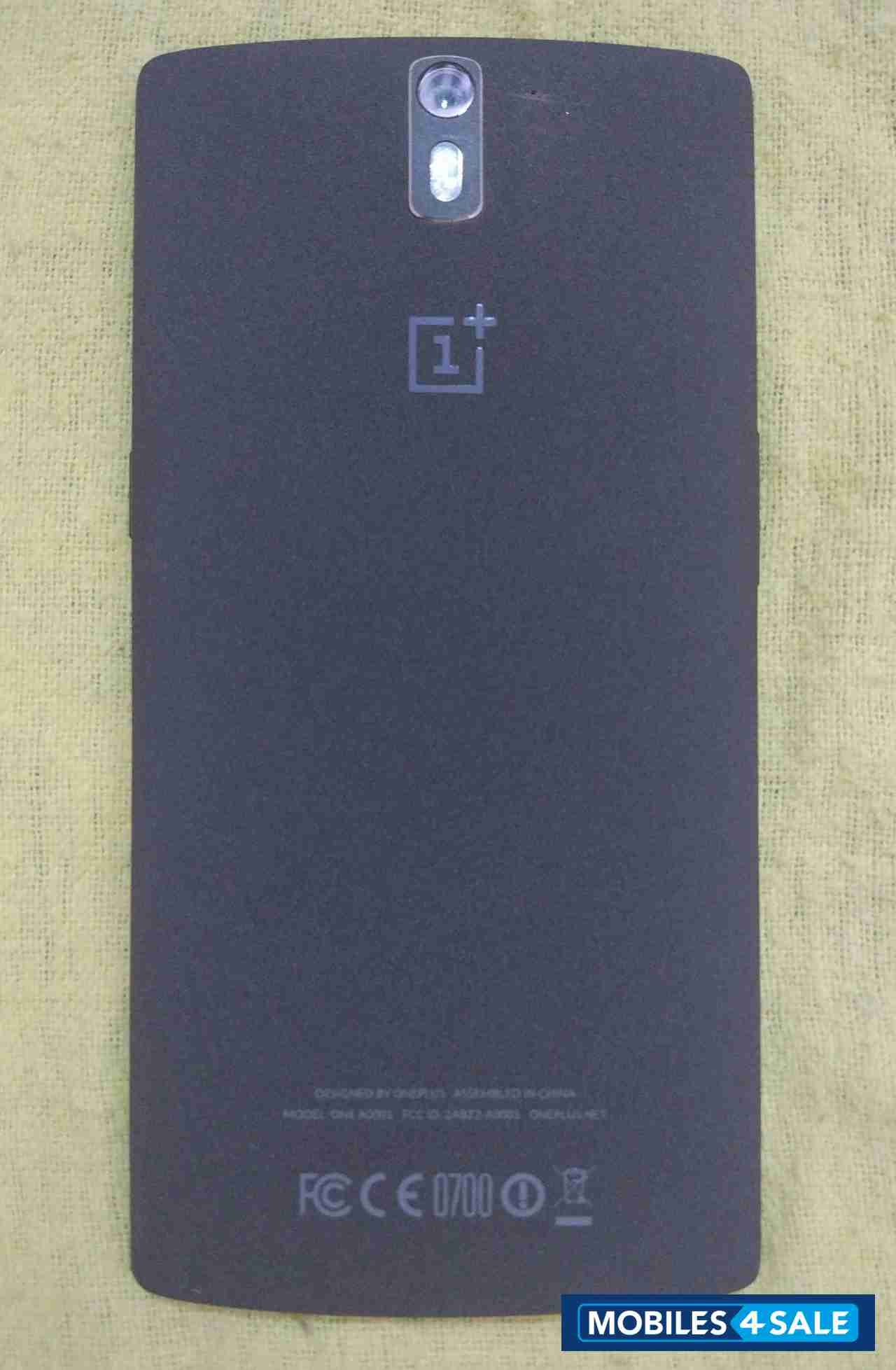 Sandstone Black OnePlus One