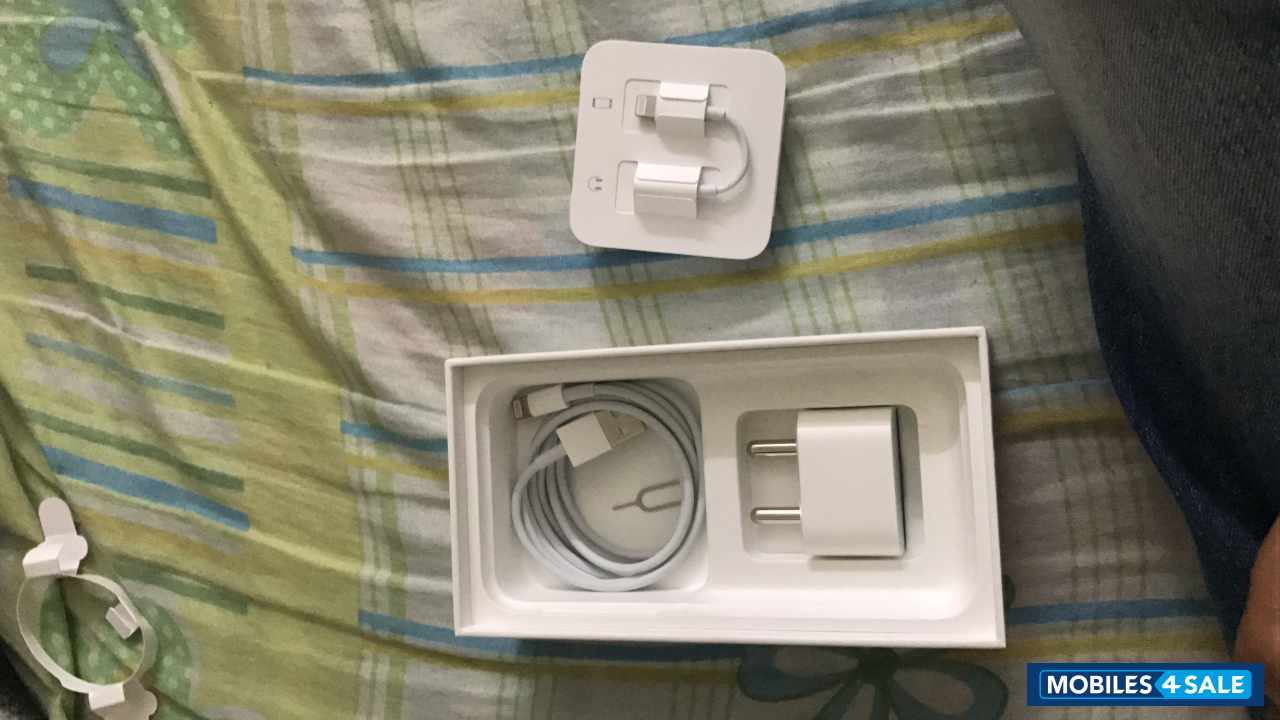 Black Apple iPhone 7