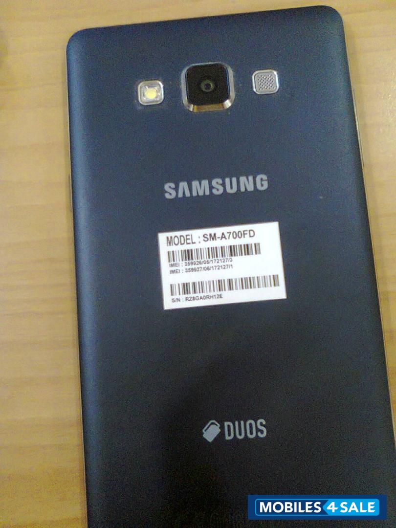 Black Samsung Galaxy A7