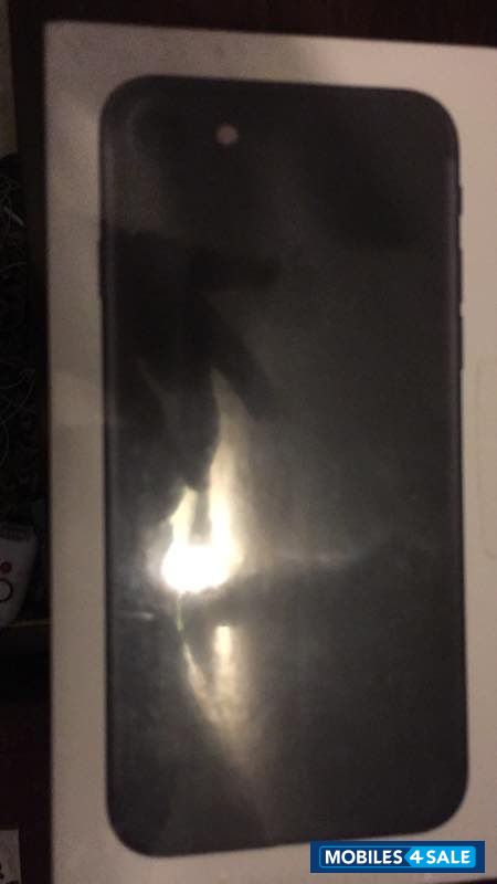 Black Apple iPhone 7