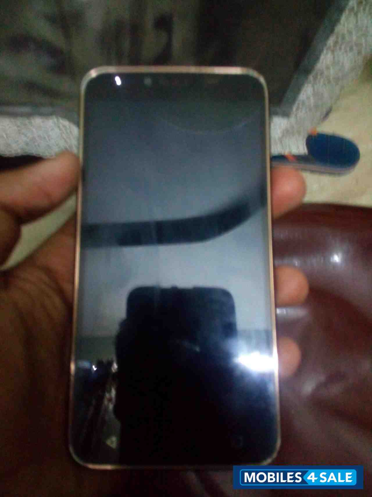 Black Karbonn Quattro L50 HD