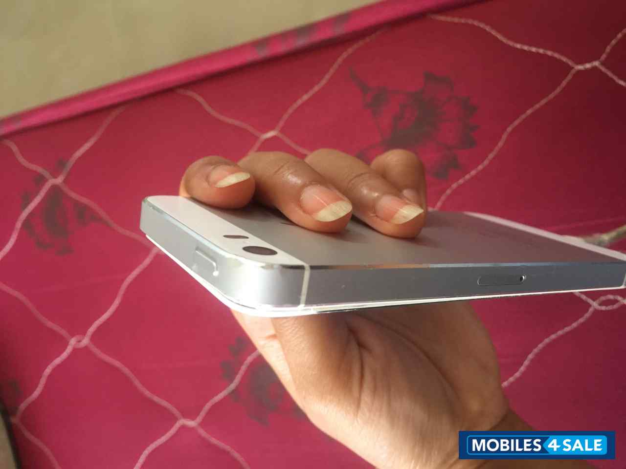 White Apple iPhone 5S