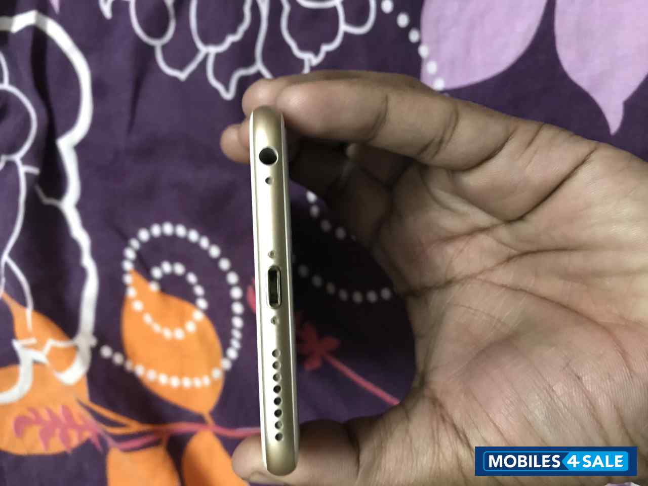 Gold Apple iPhone 6S Plus