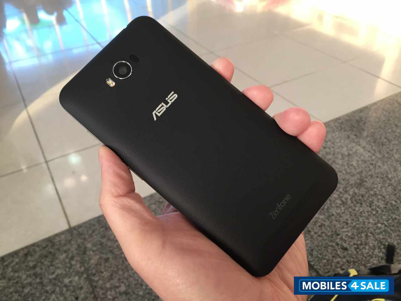 Black Asus Zenfone Max