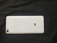 White Xiaomi Mi 5