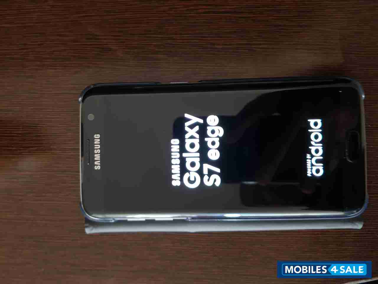 Black Samsung Galaxy S7 Edge