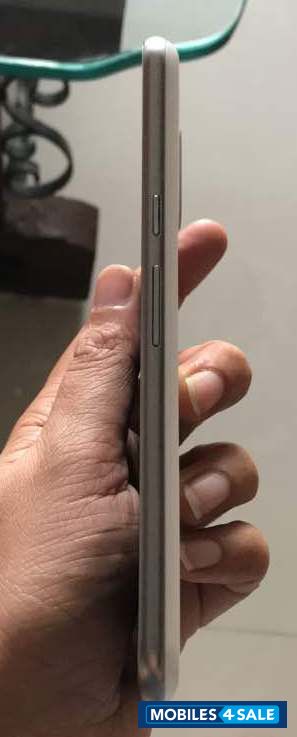 White Motorola Moto G4 Plus