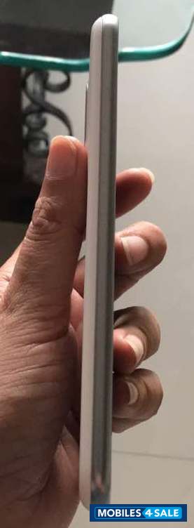 White Motorola Moto G4 Plus