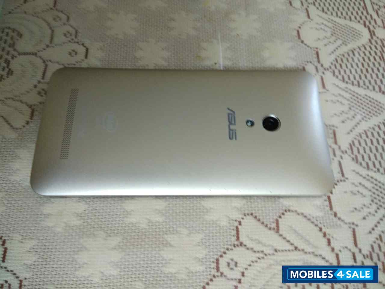 Golden Asus Zenfone 5