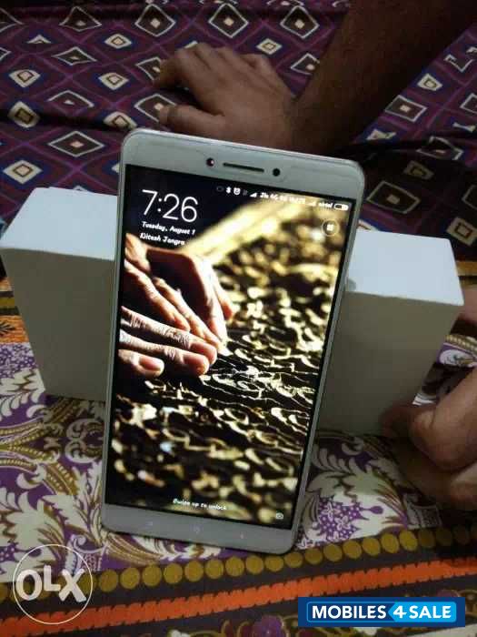 Golden Xiaomi Mi max prime