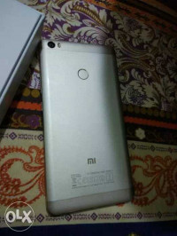 Golden Xiaomi Mi max prime