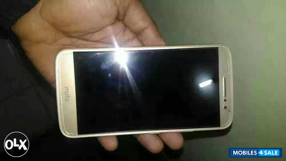 Gold Motorola Moto M