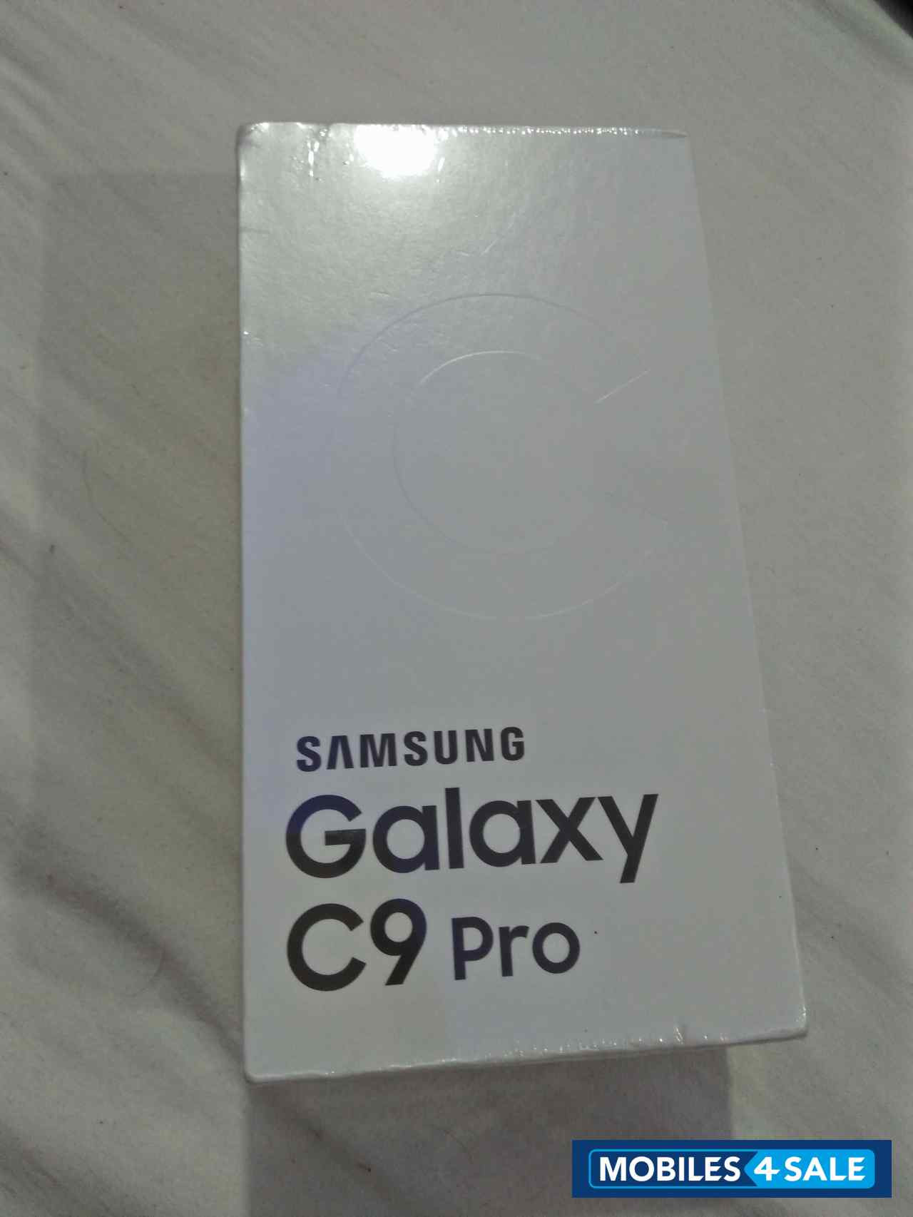 Gold Samsung Galaxy C9 Pro