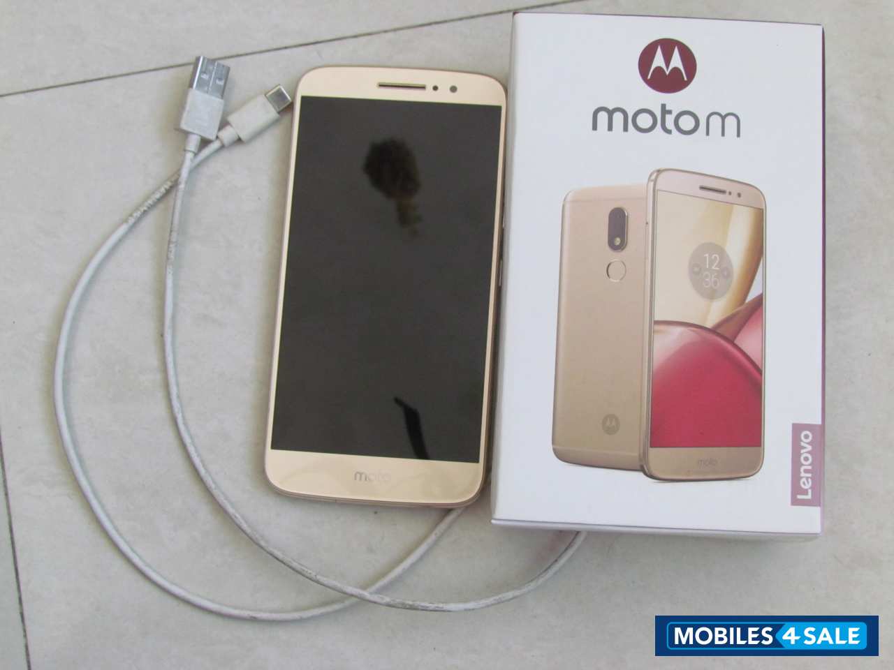 Gold Motorola Moto M