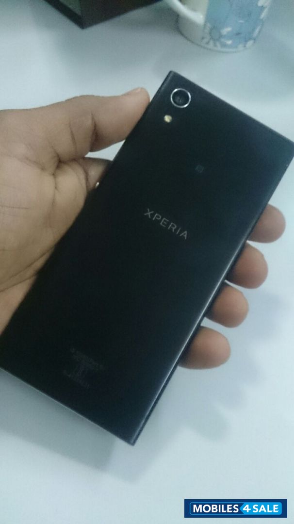 Black Sony Xperia XA1