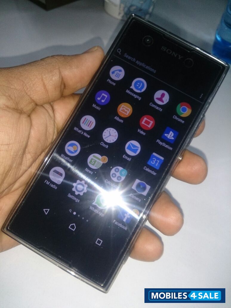 Black Sony Xperia XA1