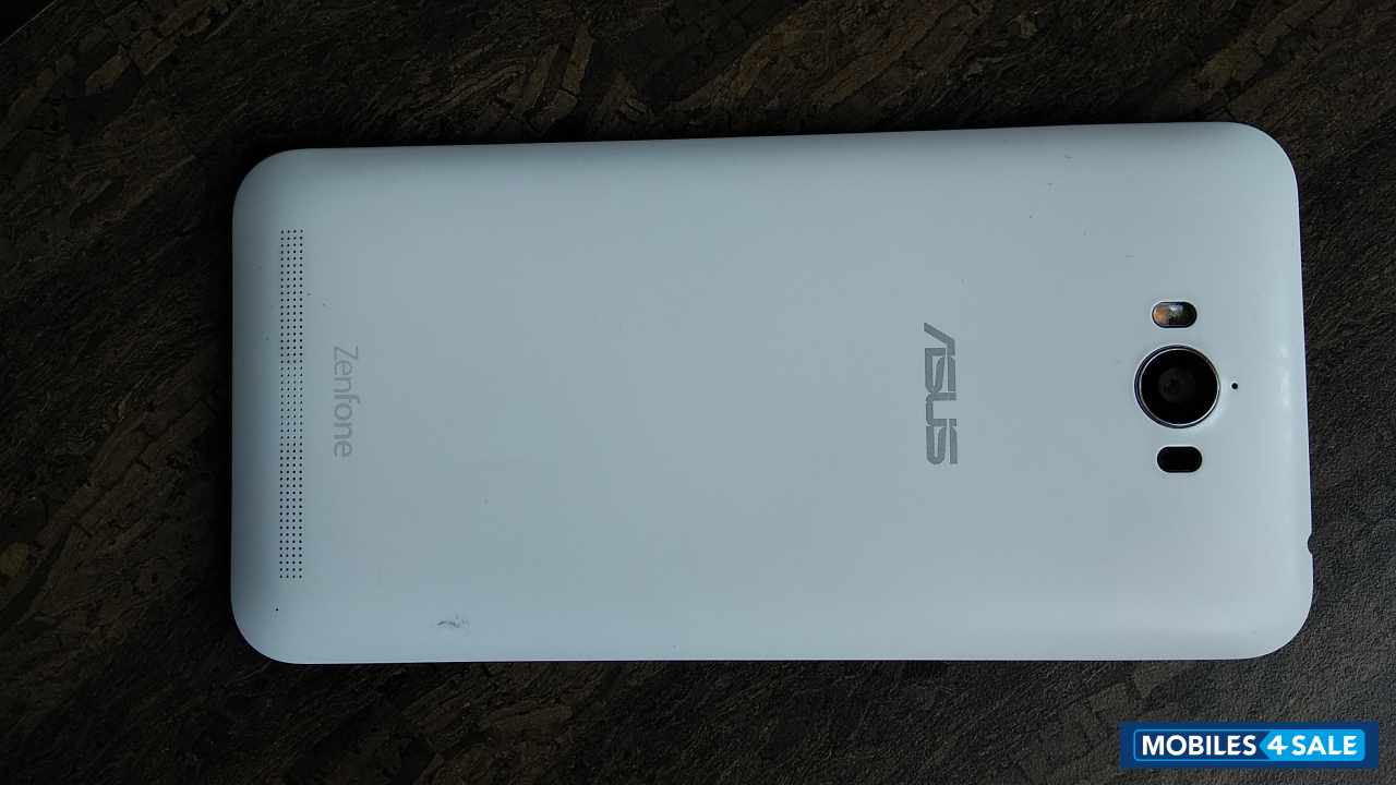 White Asus Zenfone Max