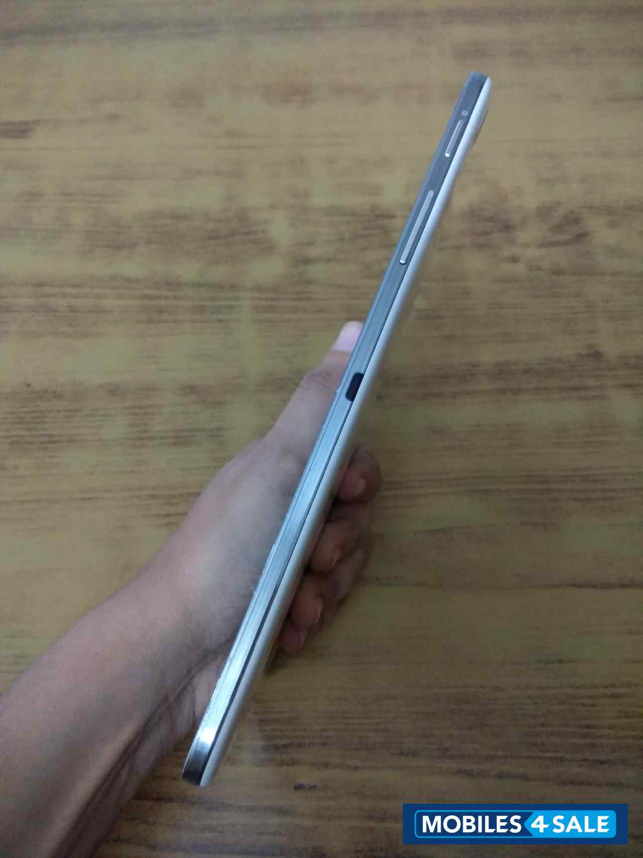 White Samsung Galaxy Tab 3 311