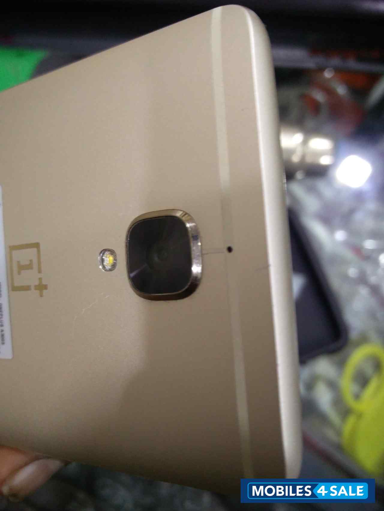 Soft Gold OnePlus 3