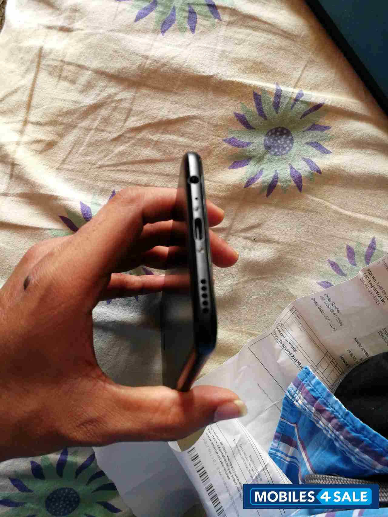 Black Huawei Honor 8 Pro