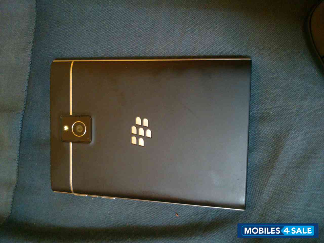 Black BlackBerry Passport Black BlackBerry Passport