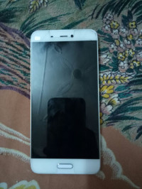 White Xiaomi Mi 5